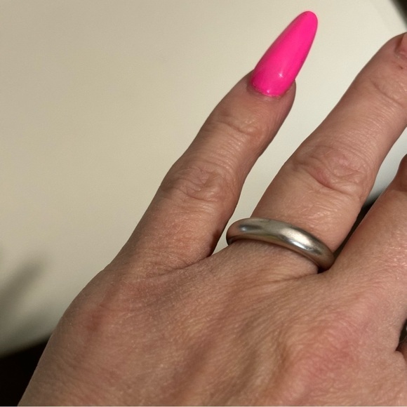Kendra Scot matte silver tone ring size 7 - Picture 6 of 7